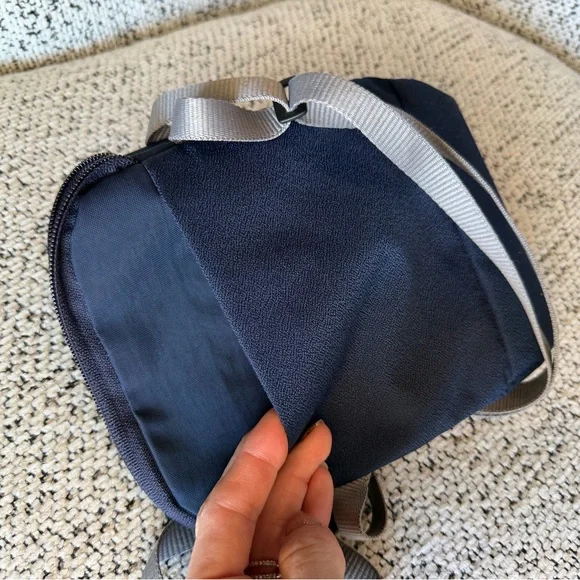 Bellroy City Pouch Navy and Gray Messenger Bag - Picture 7 of 10